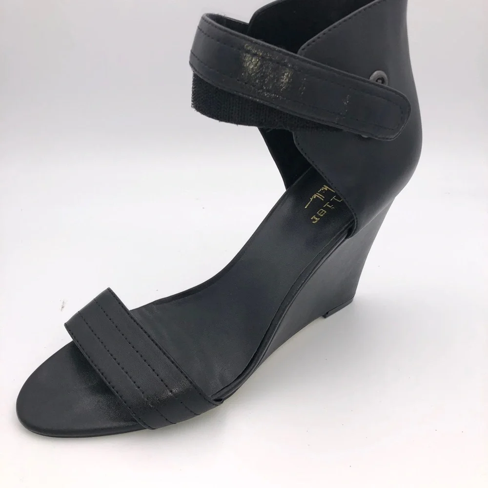 Nicole Miller Lafayette‎ Wedge Size 10
